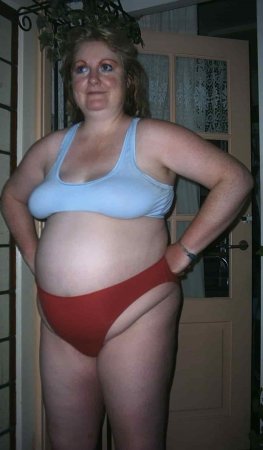 Домашние фото BBW шлюхи Wanda демонстрирует свои пышные формы и выбритую пизду